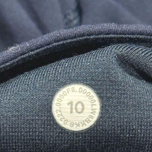 Lululemon High Rise Crop with Pockets 23" - Picture 4 of 5